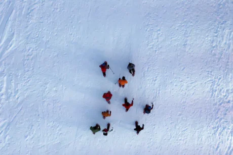 Caminata diurna en raquetas de nieve