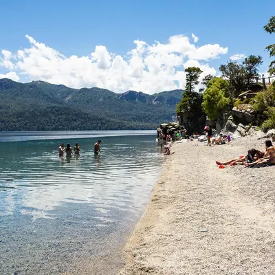 Playa del lago en verano.